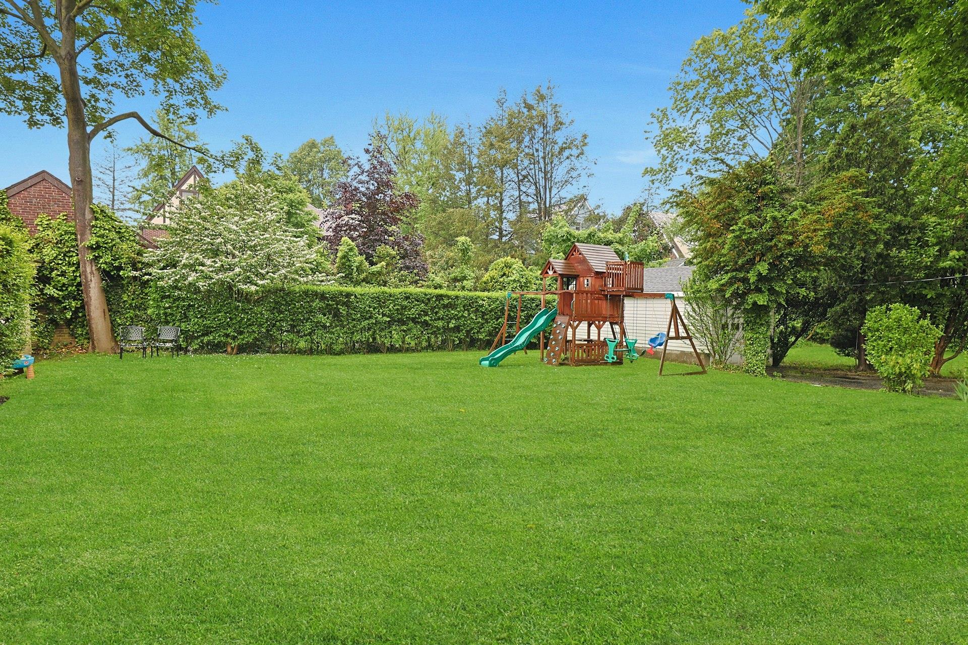 232 E Coligni Avenue, New Rochelle, Florida image 3