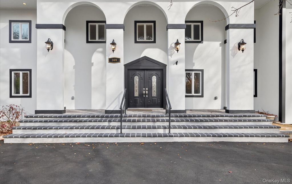 Photo of 369 Vanderbilt Parkway, Dix Hills, NY 11746 (MLS # 942725)