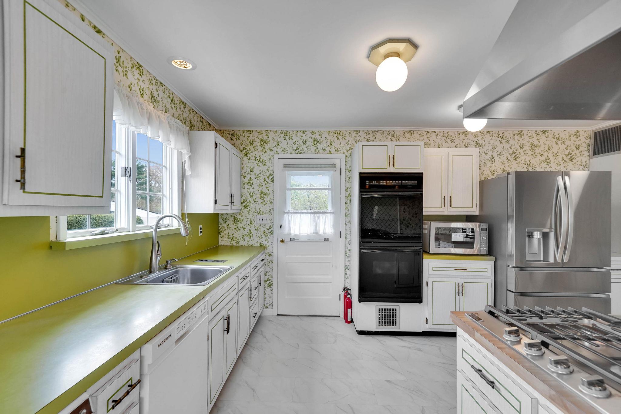 1070 Candlewood Road, Bay Shore, New York image 5