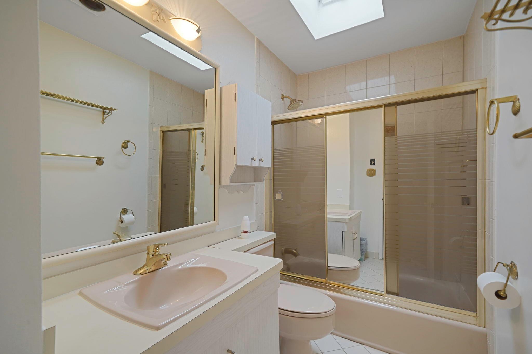 1070 Candlewood Road, Bay Shore, New York image 12