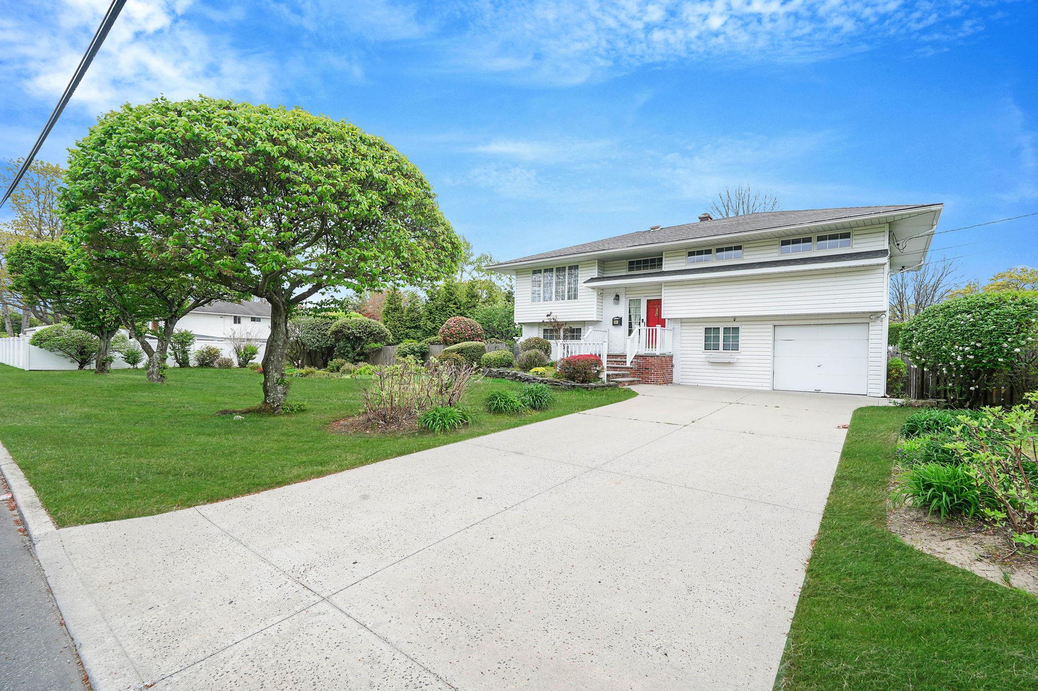 1070 Candlewood Road, Bay Shore, New York image 3