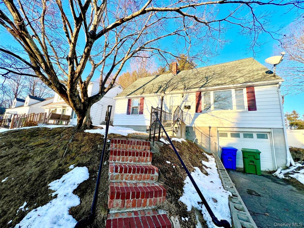 Photo of 23 Independence Avenue, Middletown, NY 10940 (MLS # 954748)