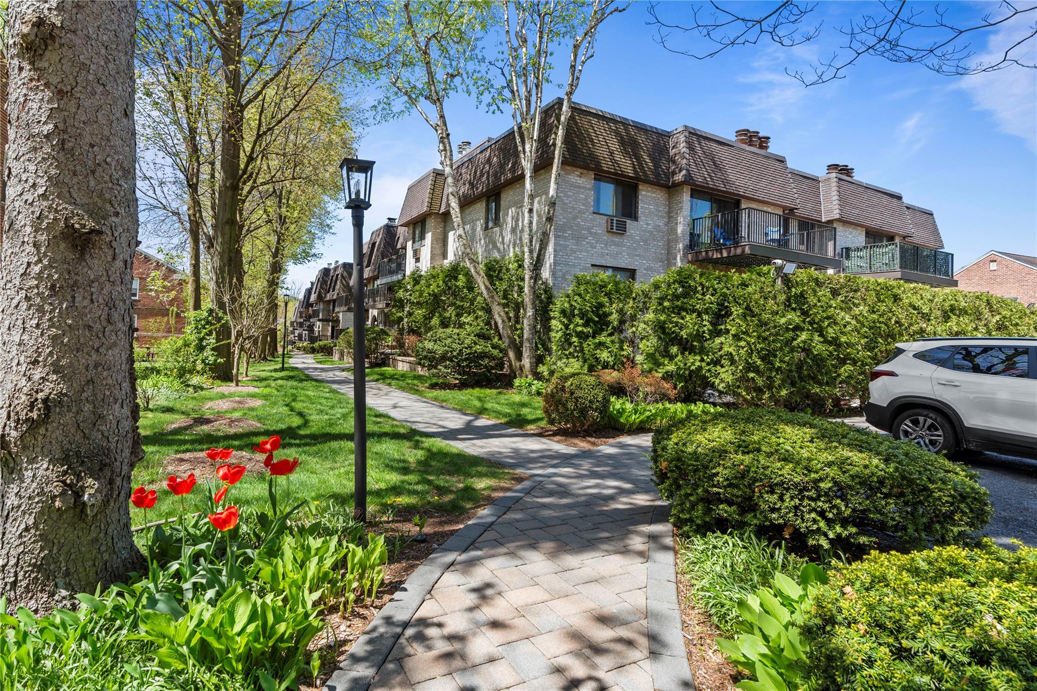 N Broadway Avenue 105, White Plains, New York - 2 Bedrooms  
3 Bathrooms  
5 Rooms - 