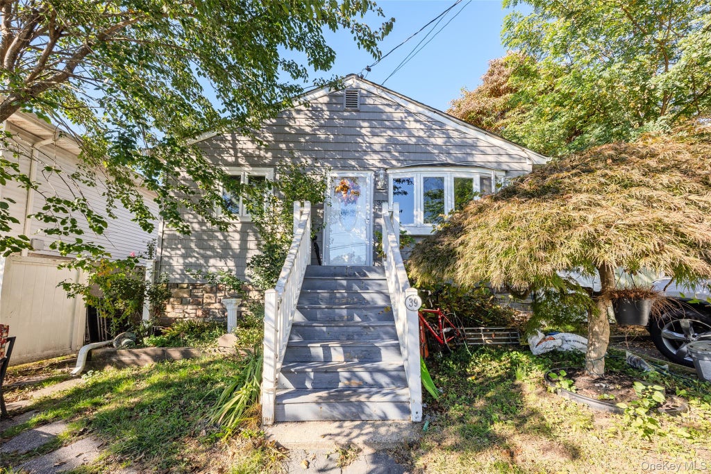 Photo of 39 Willow Road, Rocky Point, NY 11778 (MLS # 1064111)