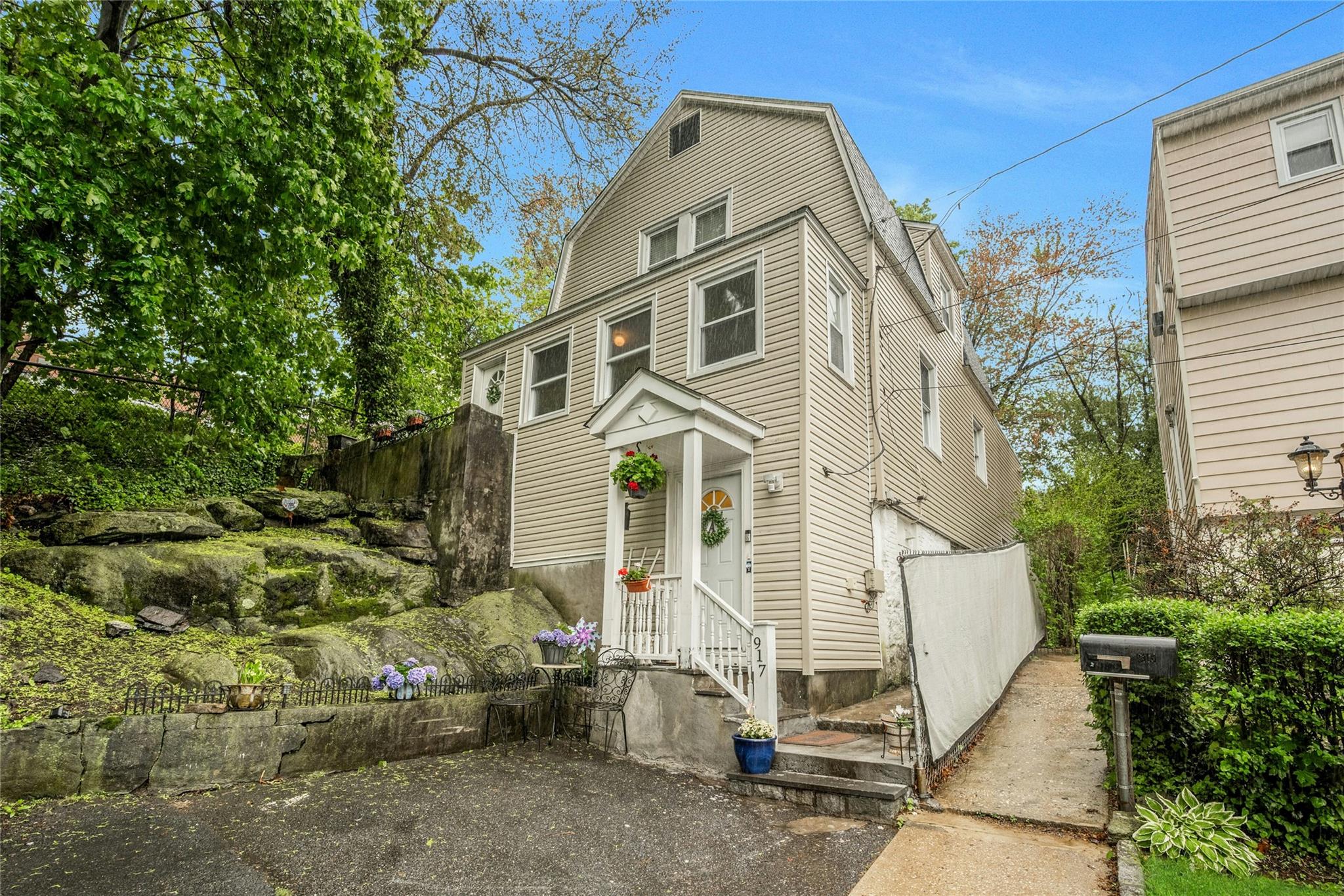 917 Hall Street