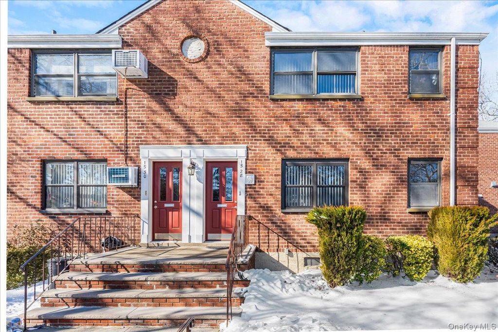 Photo of 15-28 160th Street #6-29, Whitestone, NY 11357 (MLS # 961154)