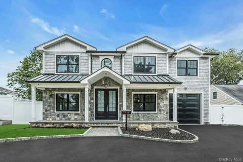 Homes For Sale - 9 Hill Drive<br/> Glen Head, NY 11545