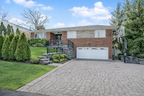 27 Witteman Place Staten Island NY 10301