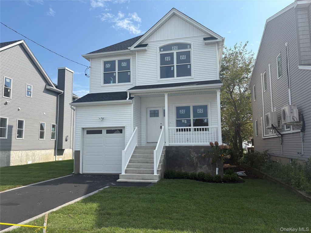 Photo of 1108 Washington Place, Baldwin Harbor, NY 11510 (MLS # 872145)