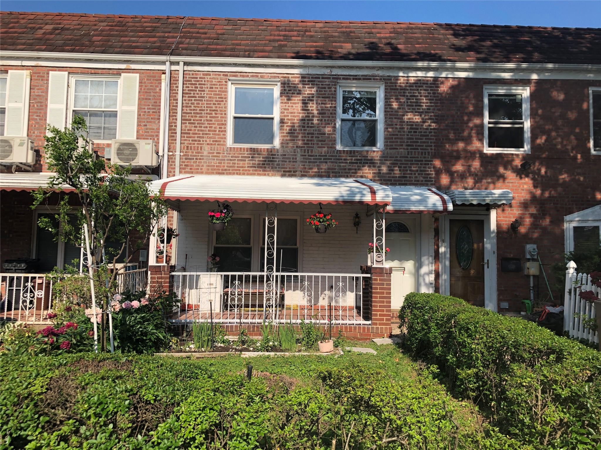 Property for Sale at 175th Street, Fresh Meadows, Queens, NY - Bedrooms: 3 
Bathrooms: 2 
Rooms: 6  - $960,000