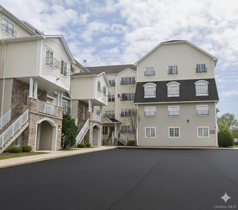 8 Lemberg Court 105 Monroe NY 10950