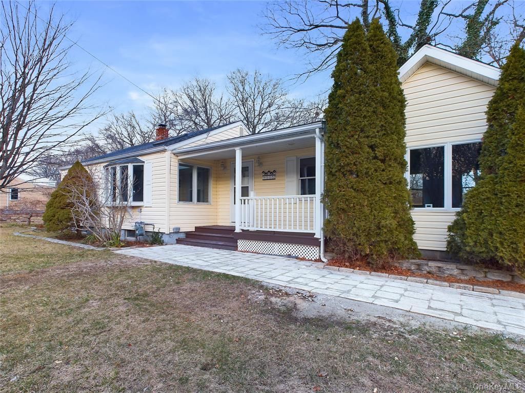 Photo of 115 Clinton Avenue, Patchogue, NY 11772 (MLS # 939382)