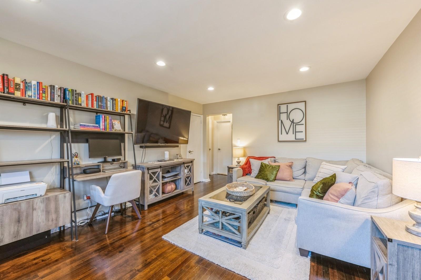 47 Edwards Street #1C, North Hempstead, New York image 2