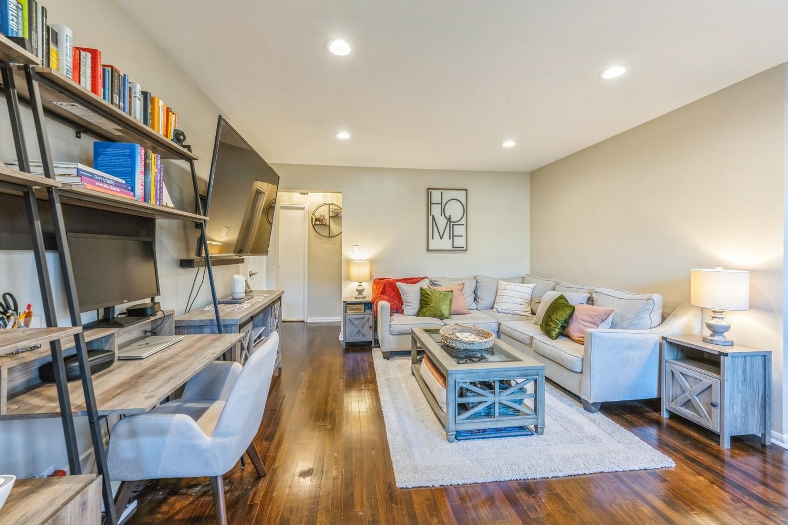 47 Edwards Street #1C, North Hempstead, New York image 1