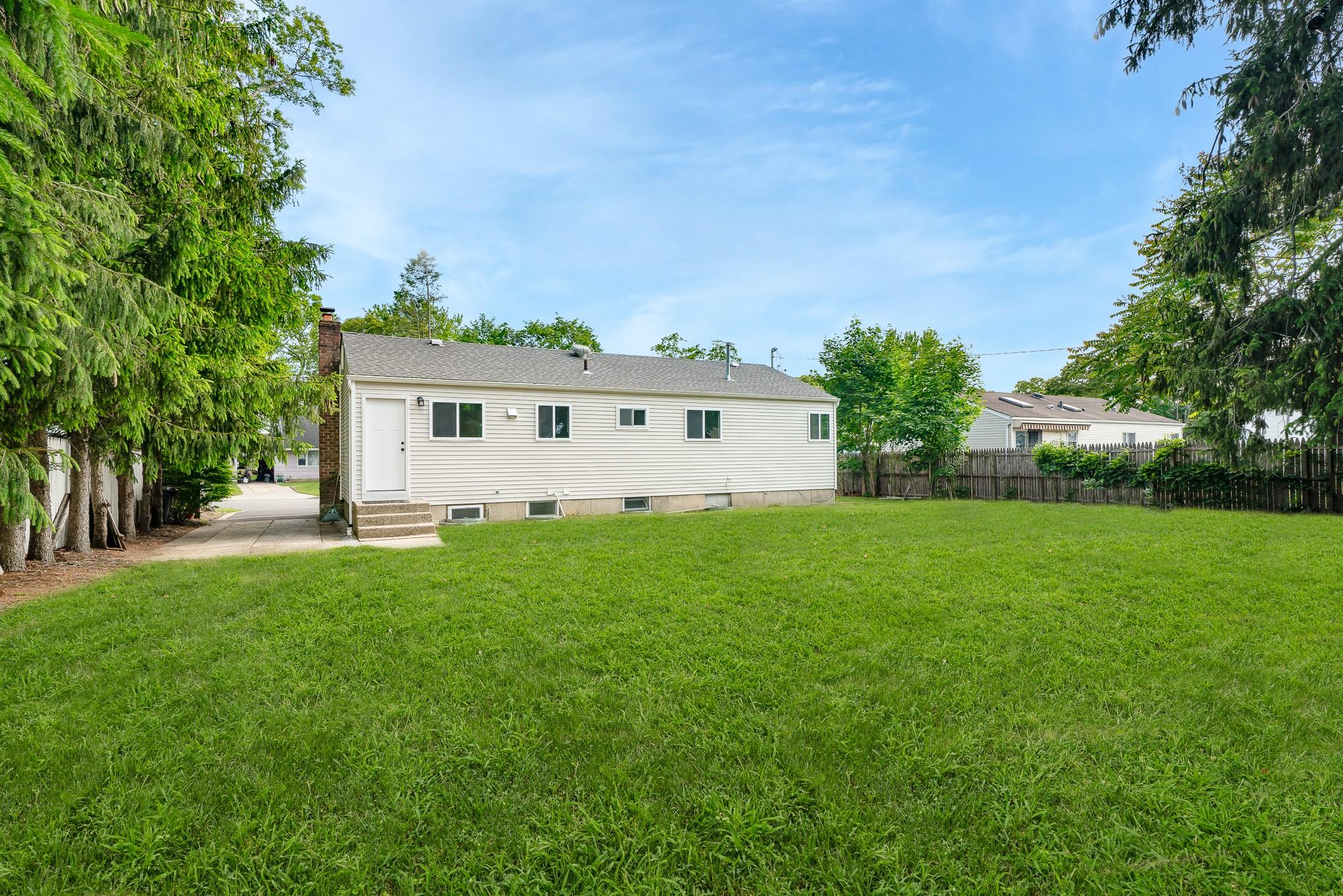 43 W Court Drive, Centereach, New York image 9