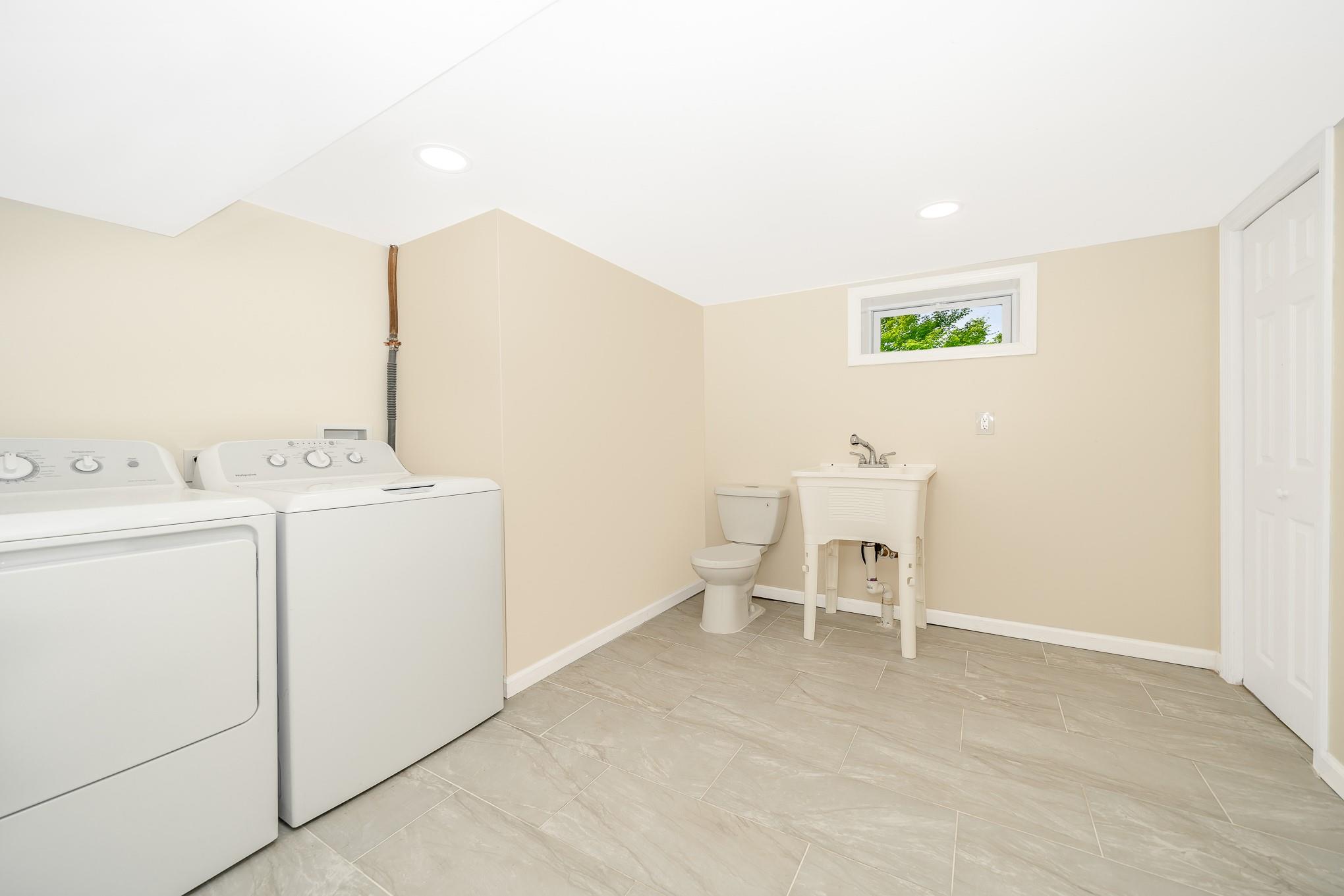 43 W Court Drive, Centereach, New York image 25