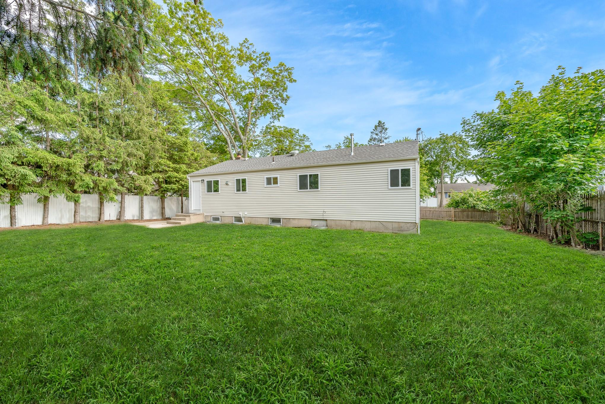 43 W Court Drive, Centereach, New York image 10