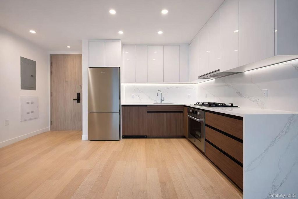 Photo of 14449 Northern Boulevard #402, Flushing, NY 11354 (MLS # 958414)