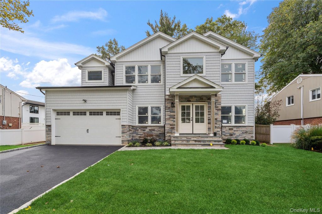 Photo of 10 Beth Lane, Plainview, NY 11803 (MLS # 918476)