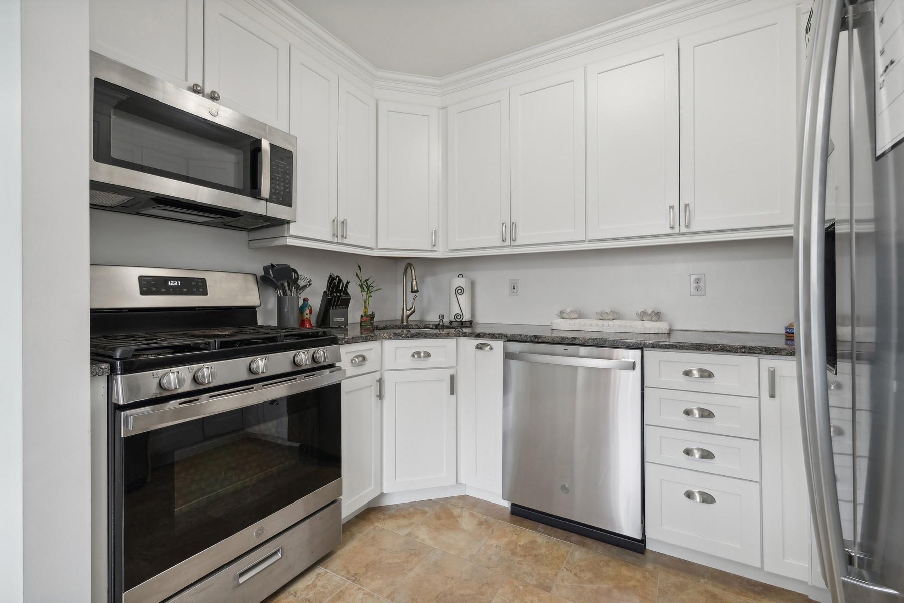 605 Lake Court #605, Middle Island, Florida image 6