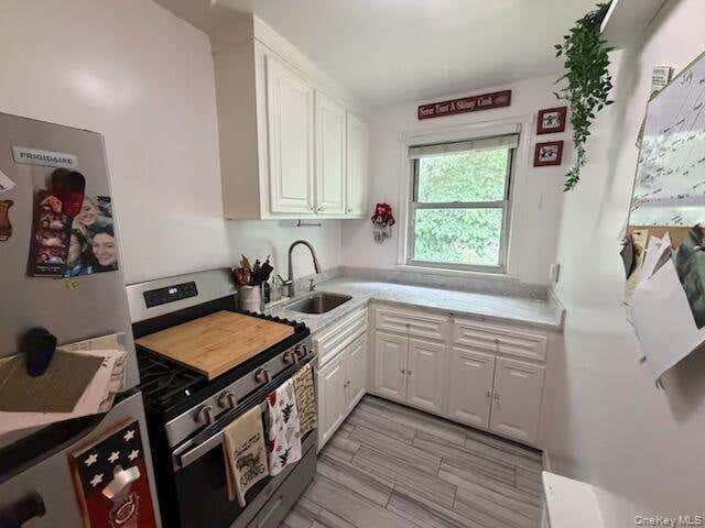Photo of 9 Stokes Road #2B, Yonkers, NY 10710 (MLS # 1040662)