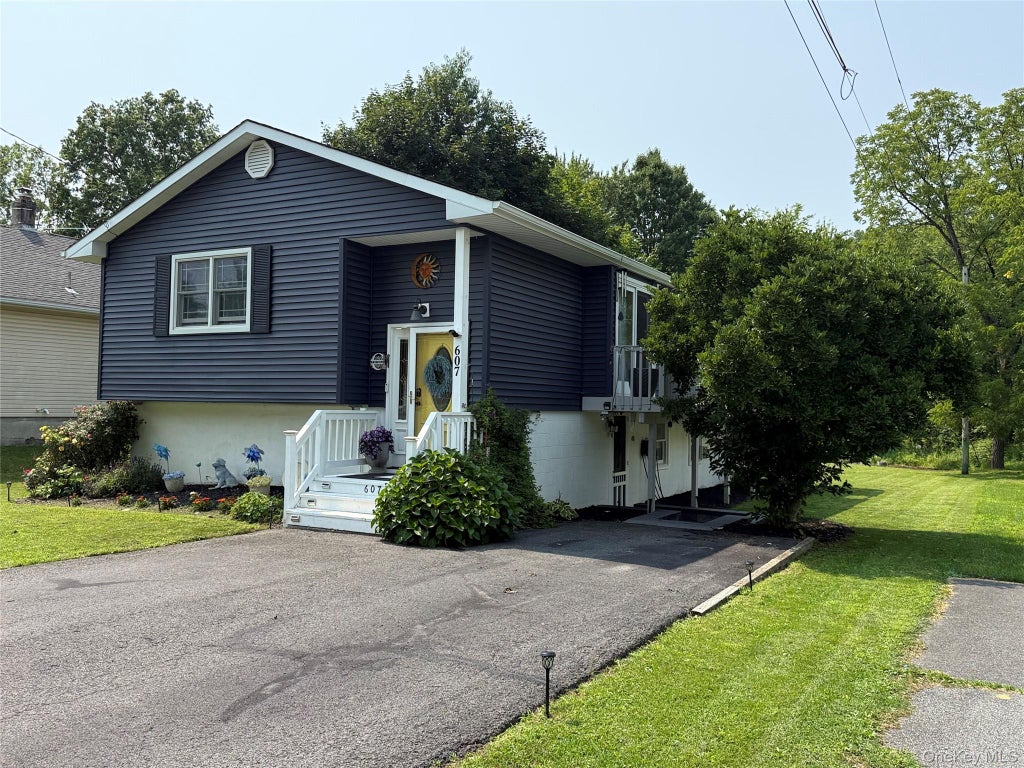 Photo of 607 Heard Avenue, Maybrook, NY 12543 (MLS # 1038808)