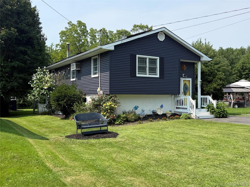 Photo of 607 Heard Avenue, Maybrook, NY 12543 (MLS # 1038808)