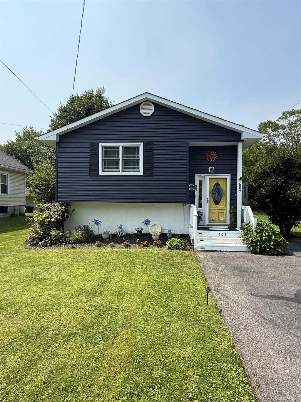 Photo of 607 Heard Avenue, Maybrook, NY 12543 (MLS # 1038808)