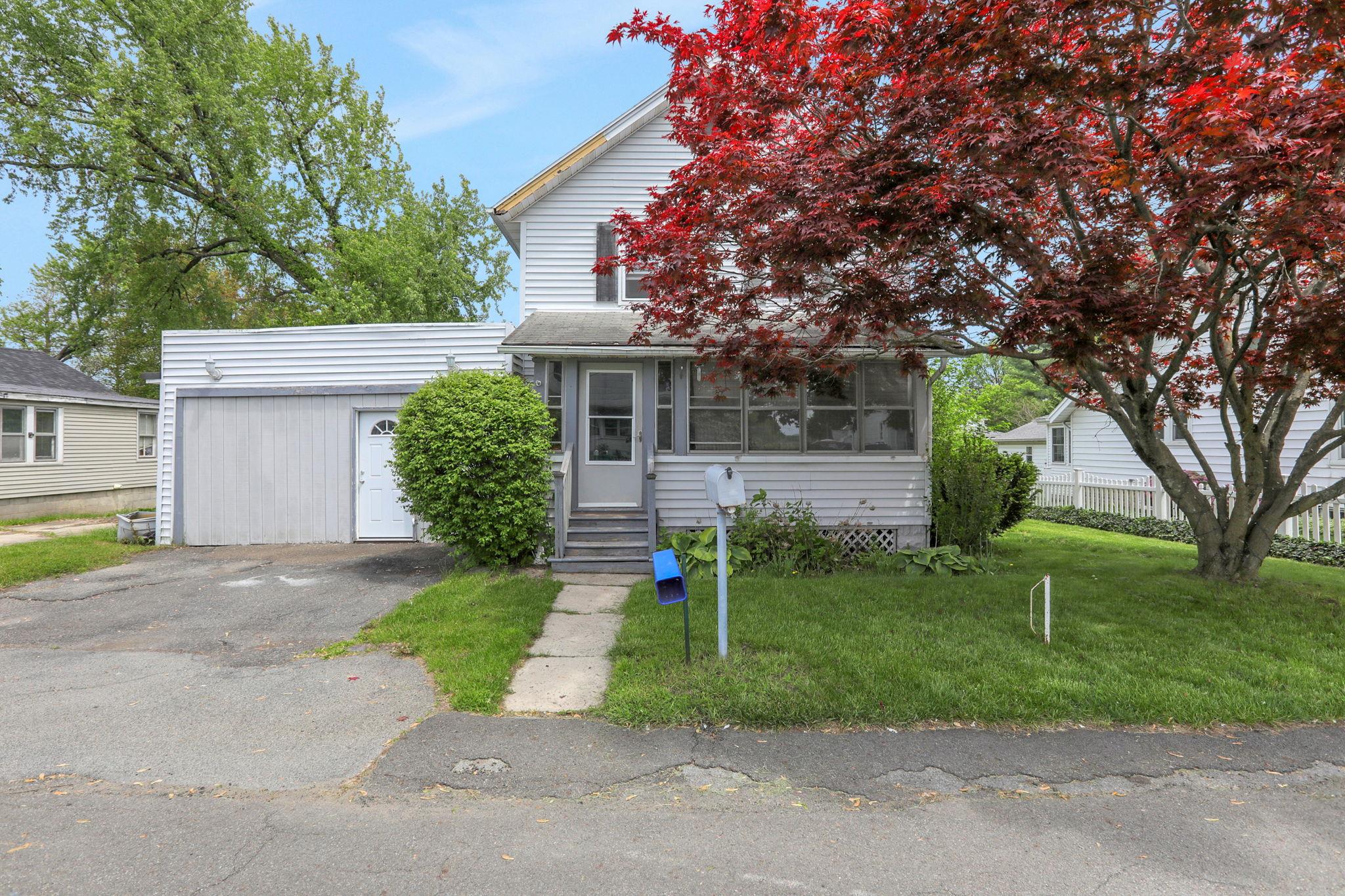 Harwich Street, Kingston, New York - 3 Bedrooms  
2 Bathrooms  
8 Rooms - 