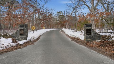 3 Robins Nest Lane Hampton Bays NY 11946