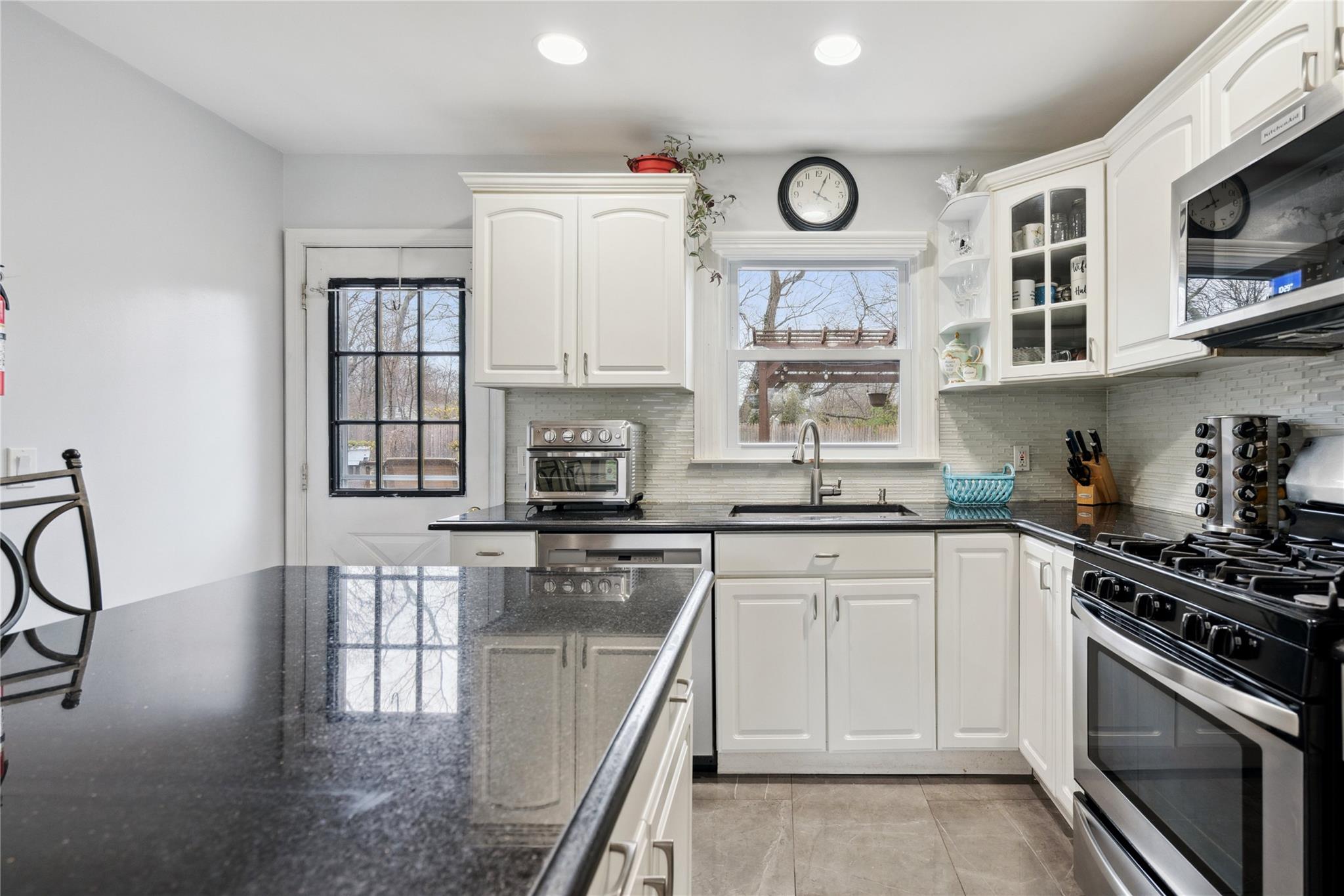 15 Hopes Avenue, Holtsville, New York image 12