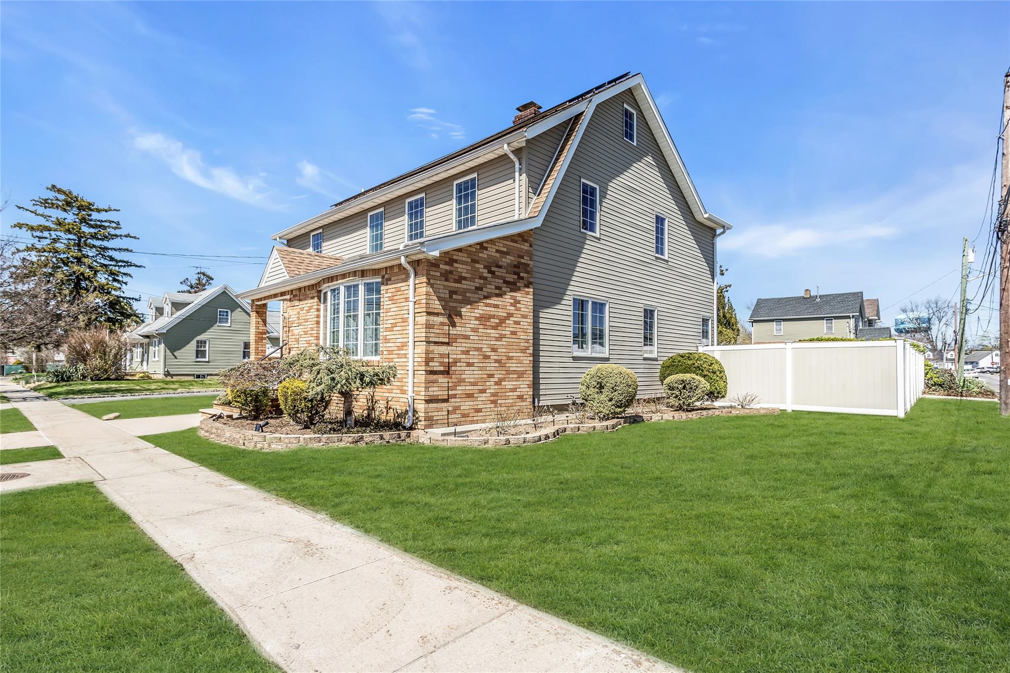 209 Bay Avenue, Hicksville, New York image 2