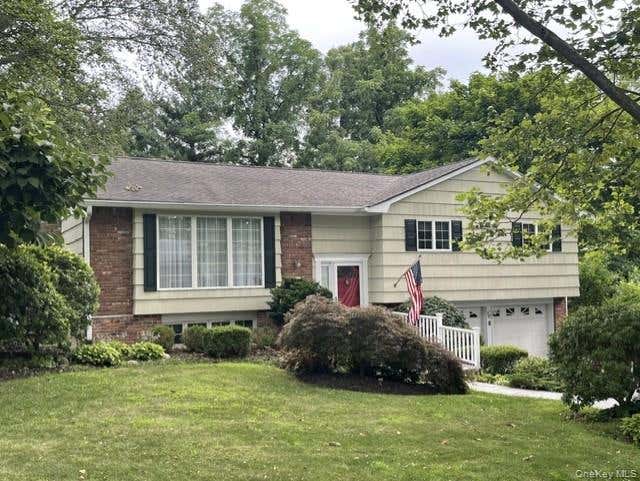 Photo of 6 Primrose Lane, Huntington, NY 11743 (MLS # 1023983)