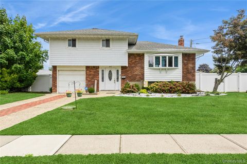 Photo of 49 Eddie Avenue, North Babylon, NY 11703 (MLS # 968477)