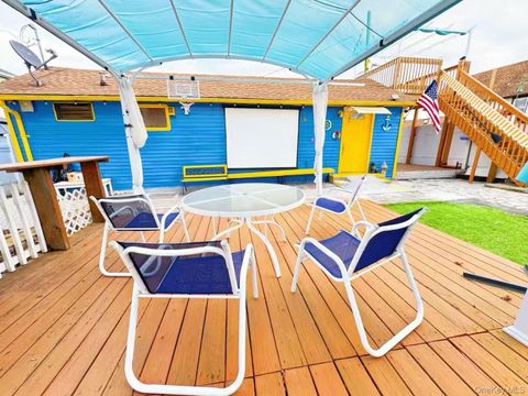 57 Pennyfield Cp Dr Bronx NY 10465