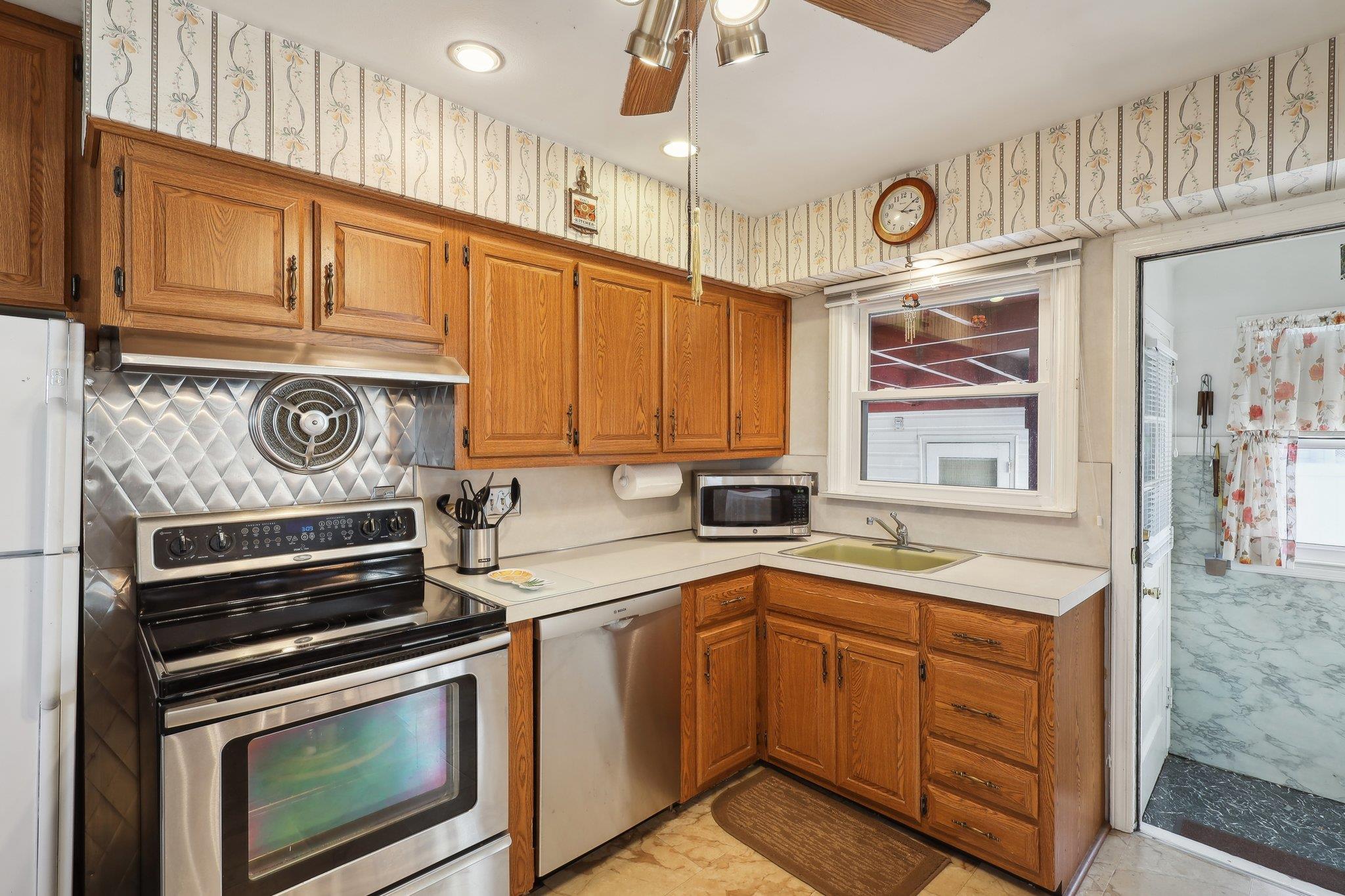 43 S Oakdale Avenue, Bethpage, New York image 13