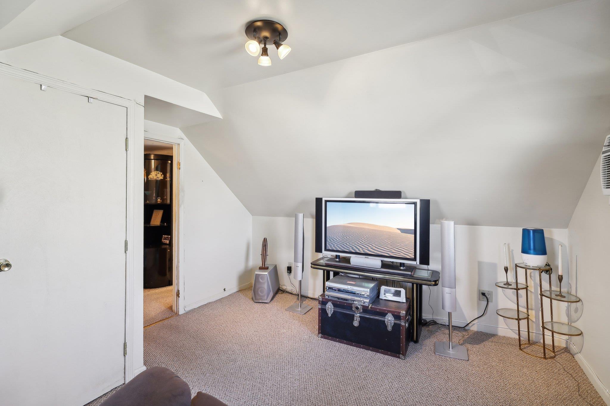 43 S Oakdale Avenue, Bethpage, New York image 29