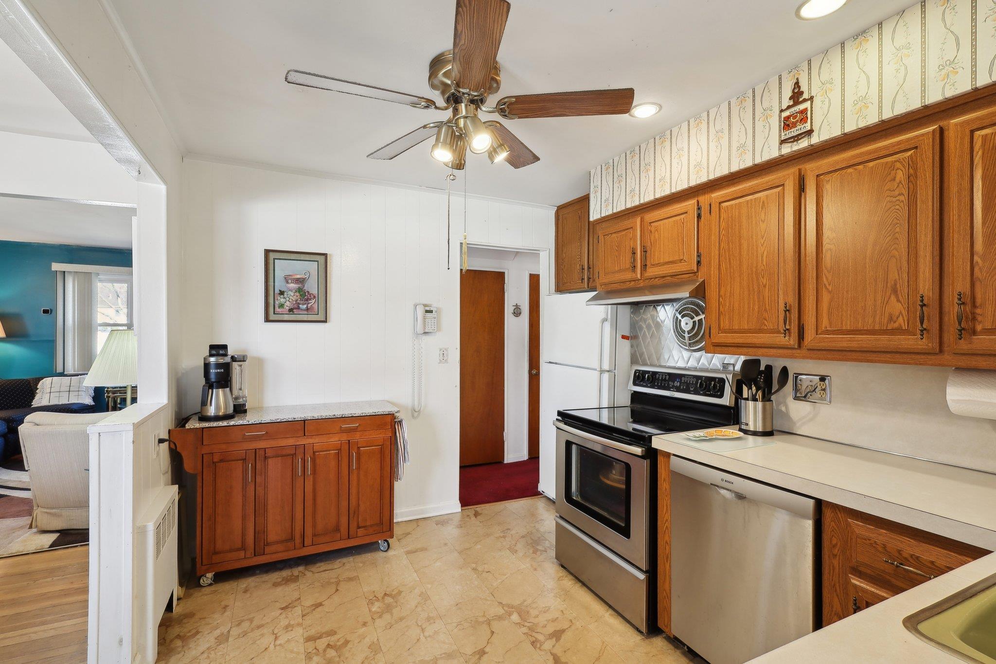 43 S Oakdale Avenue, Bethpage, New York image 14