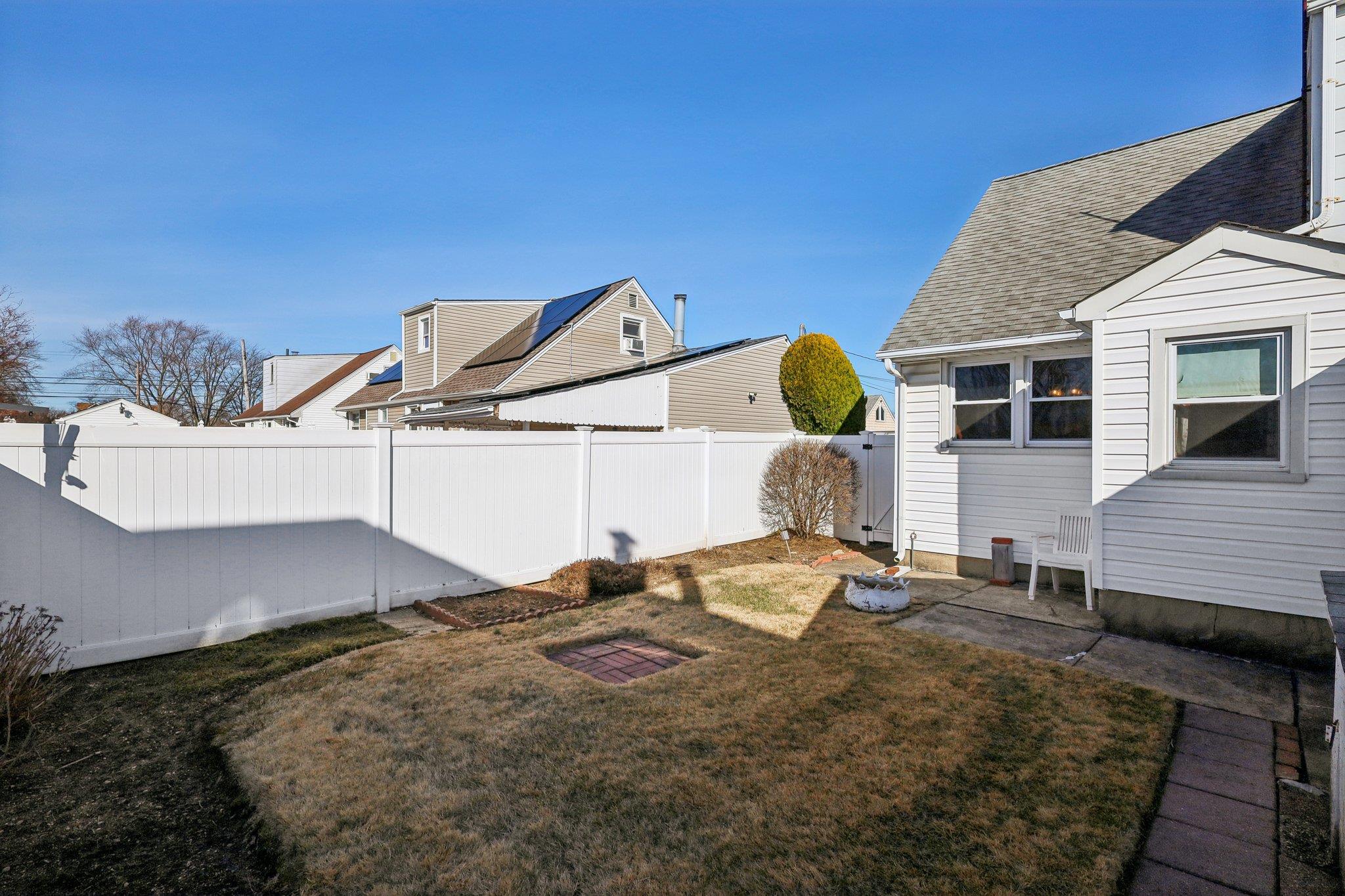 43 S Oakdale Avenue, Bethpage, New York image 35
