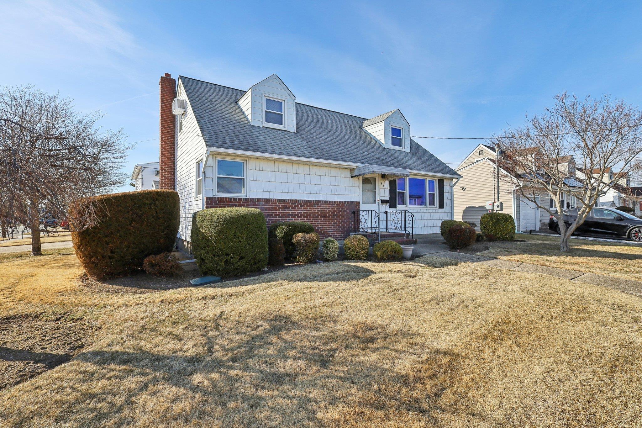 43 S Oakdale Avenue, Bethpage, New York image 3