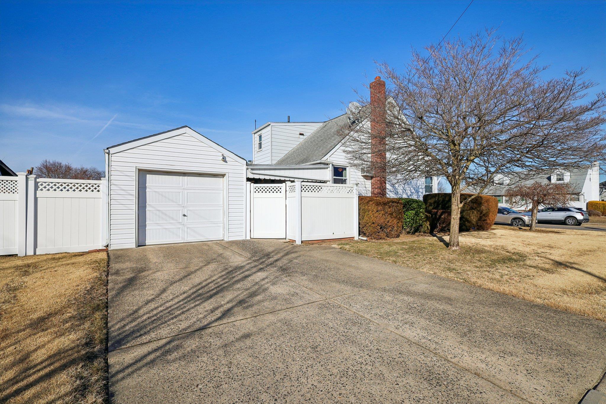43 S Oakdale Avenue, Bethpage, New York image 38
