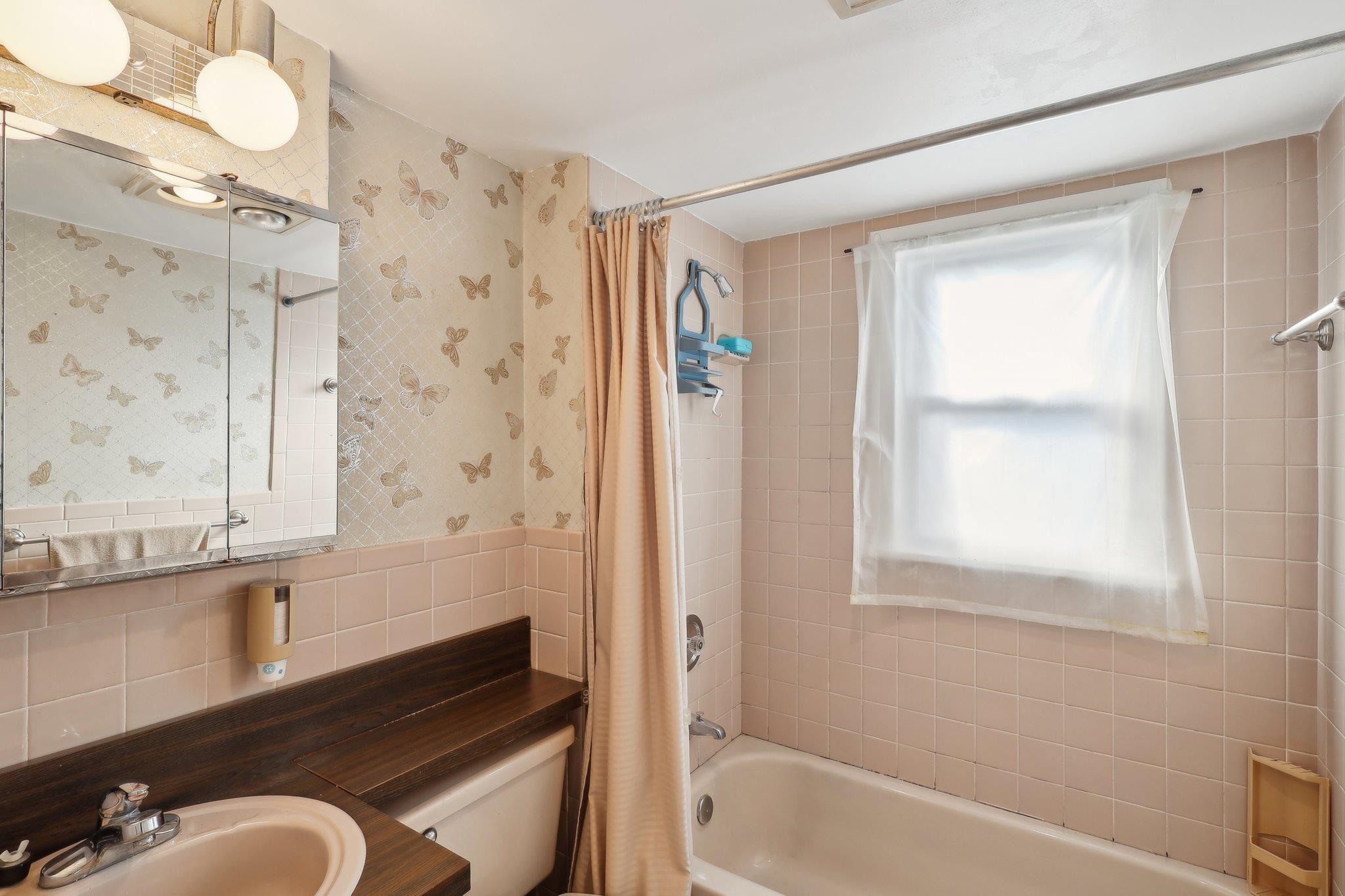 43 S Oakdale Avenue, Bethpage, New York image 30