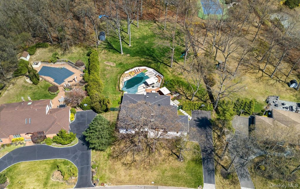 Photo of 161 Yukon Drive, Woodbury, NY 11797 (MLS # 986777)