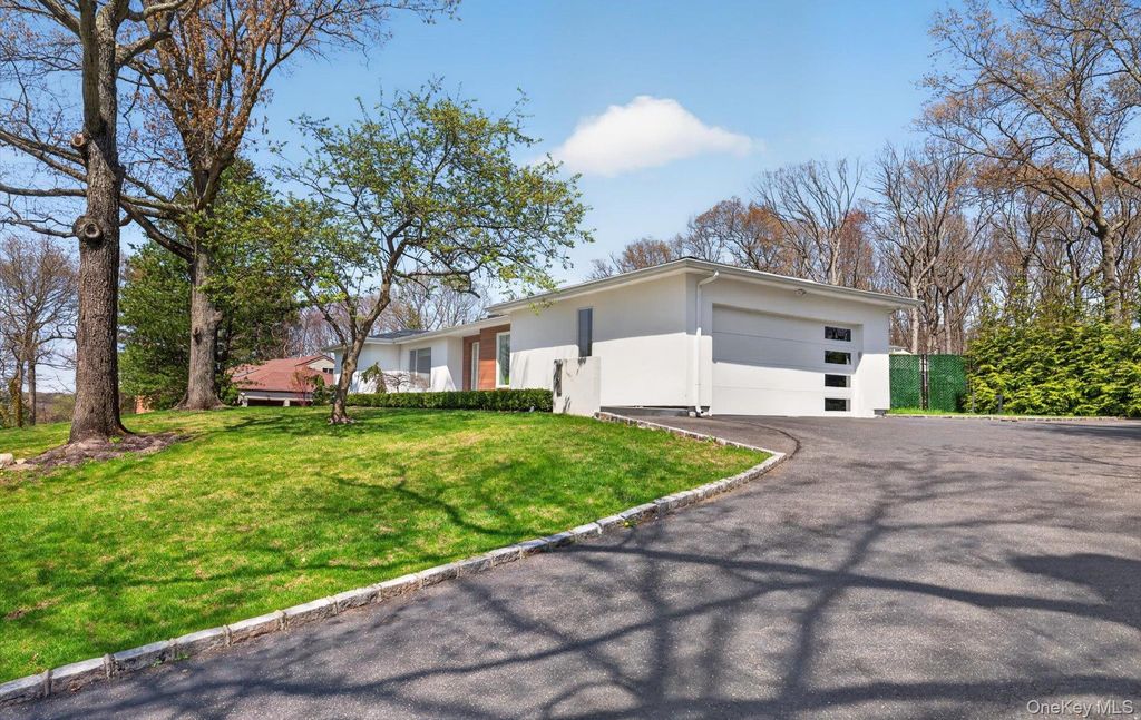 Photo of 161 Yukon Drive, Woodbury, NY 11797 (MLS # 986777)