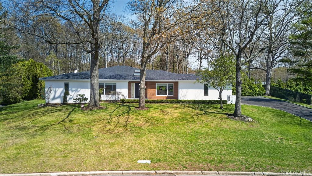 Photo of 161 Yukon Drive, Woodbury, NY 11797 (MLS # 986777)