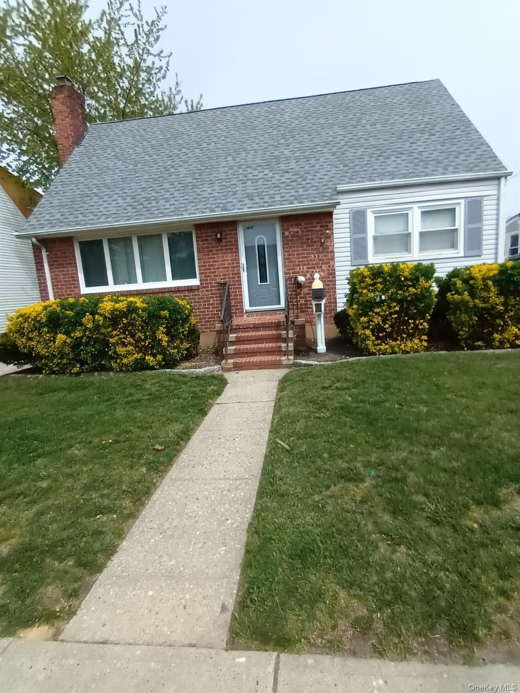 Photo of 847 Jerusalem Avenue, Merrick, NY 11566 (MLS # 992943)