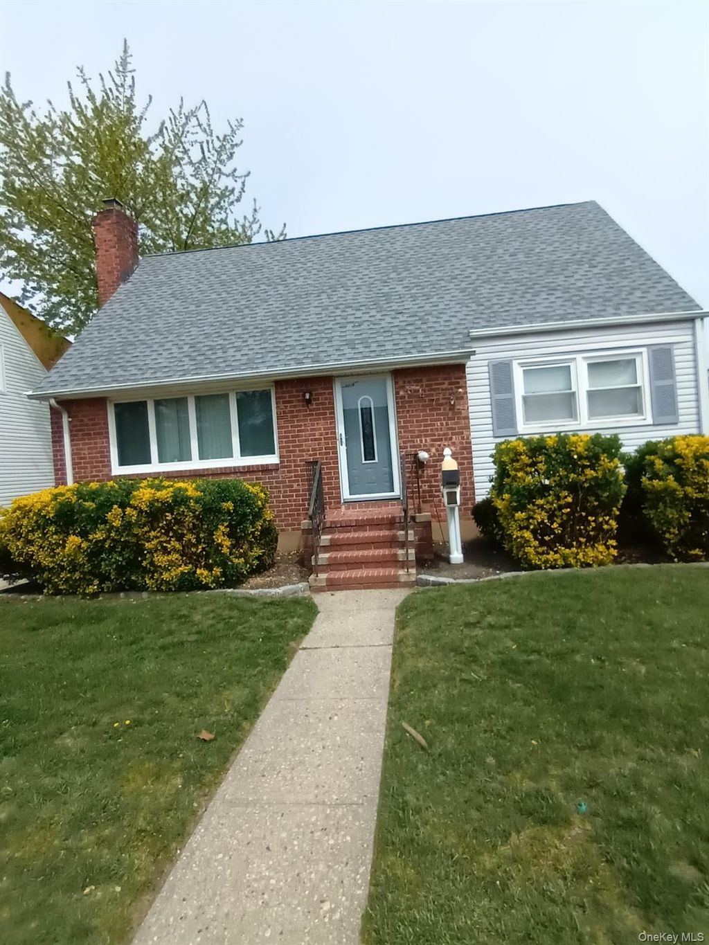 Photo of 847 Jerusalem Avenue, Merrick, NY 11566 (MLS # 992943)