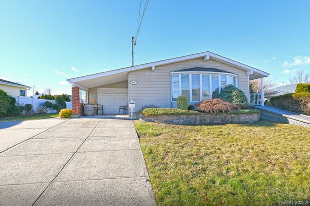 Photo of 122 Miller Road, Hicksville, NY 11801 (MLS # 943918)