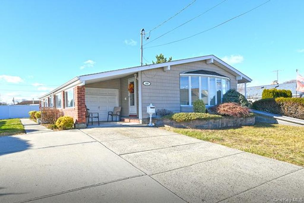 Photo of 122 Miller Road, Hicksville, NY 11801 (MLS # 943918)