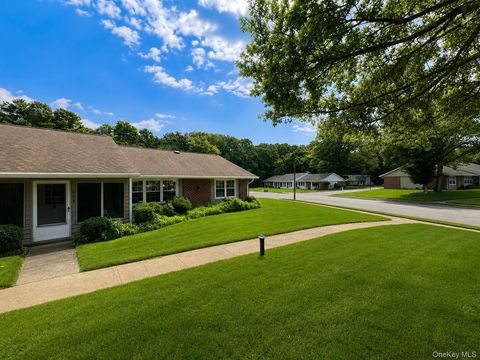Condo For Sale - 66 Enfield Court #B<br/> Ridge, NY 11961
